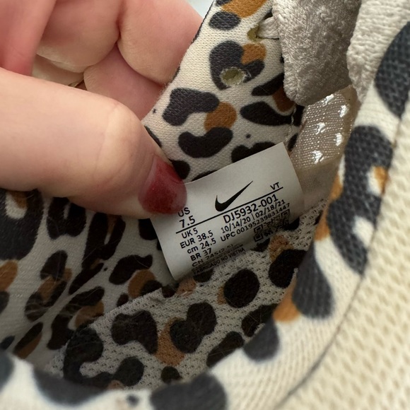 Nike Running Shoes Womens 7.5 Infinity React Flyknit - Picture 4 of 7